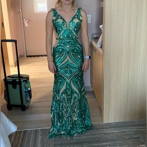 Used Panolpy green and nude formal/ prom dress size 0.